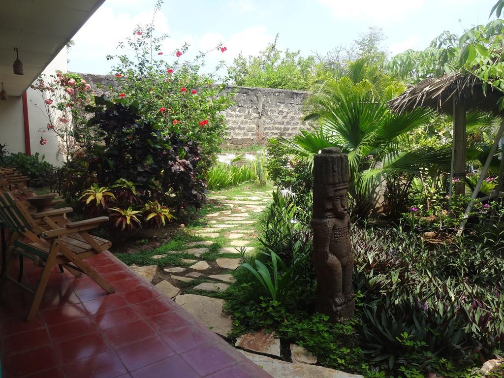 Отель Harvest House Nicaragua Леон Экстерьер фото