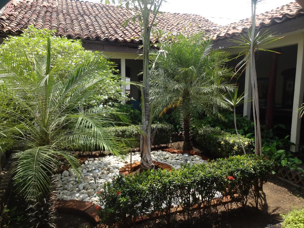 Отель Harvest House Nicaragua Леон Экстерьер фото